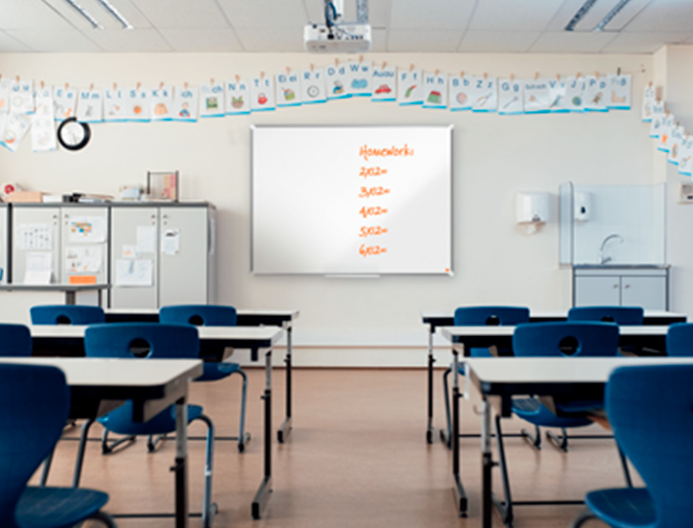 PIZARRA BLANCA NOBO PREMIUM PLUS MELAMINA 1200X900 MM