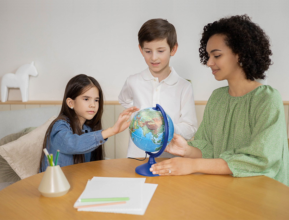GLOBO TERRAQUEO LIDERPAPEL CON LUZ FISICO Y POLITICO DIAMETRO 20 CM