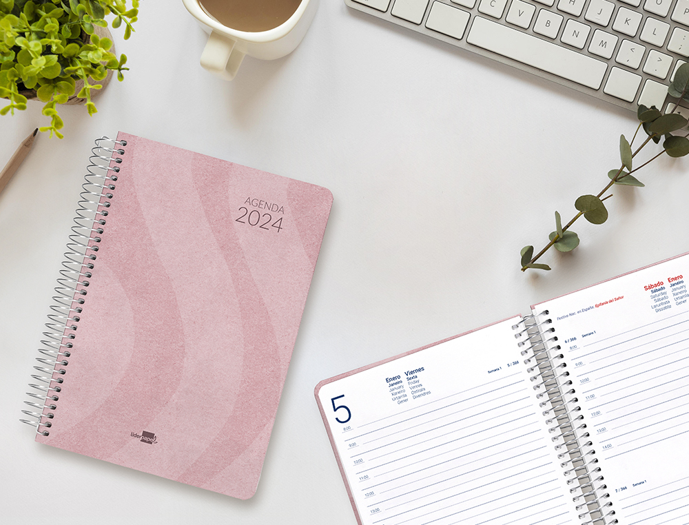 AGENDA ESPIRAL LIDERPAPEL SYROS 15X21 CM 2024 DIA PAGINA SIMPLE ESPIRAL COLOR ROSA PAPEL 60 GR