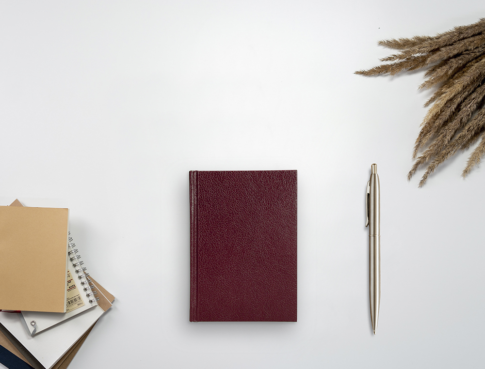 AGENDA ENCUADERNADA LIDERPAPEL CORFU A6 2024 DIA PAGINA COLOR ROJO PAPEL 60 GR