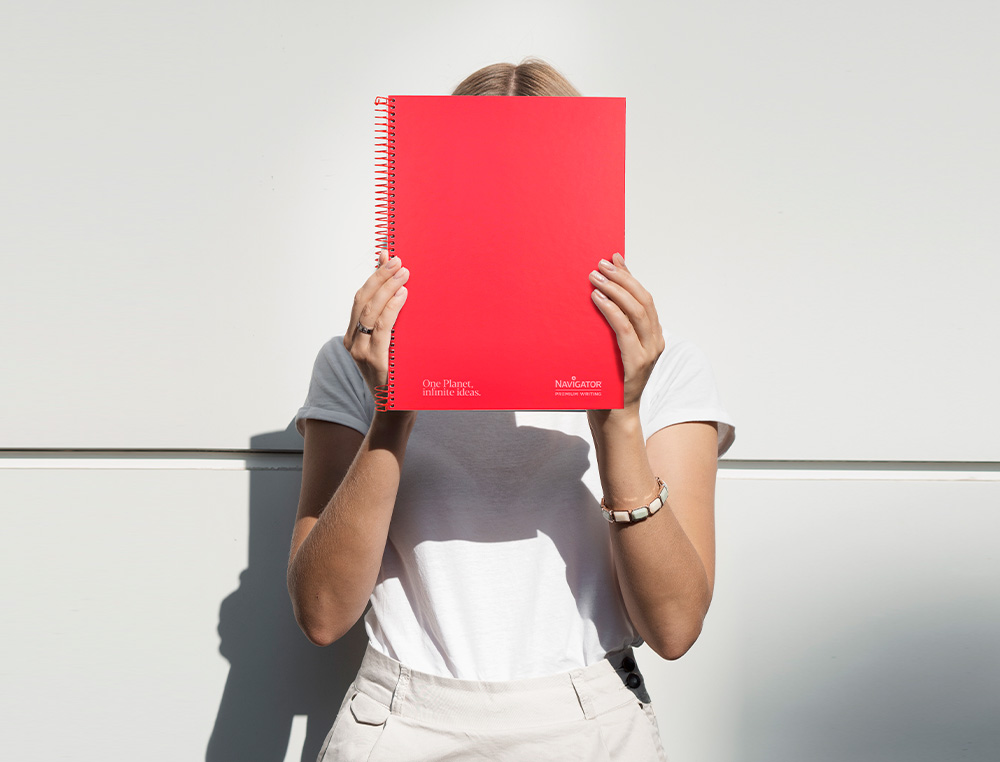 CUADERNO ESPIRAL NAVIGATOR A4 MICRO TAPA FORRADA 80H 80GR HORIZONTAL 1 BANDA COLOR ROJO