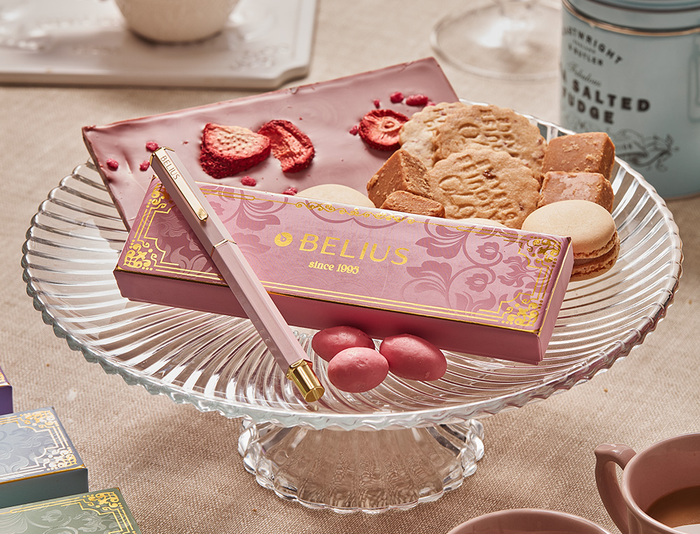 BOLIGRAFO BELIUS MACARON BLISS FORMA HEXAGONAL COLOR ROSA Y DORADO TINTA AZUL CAJA DE DISEÑO