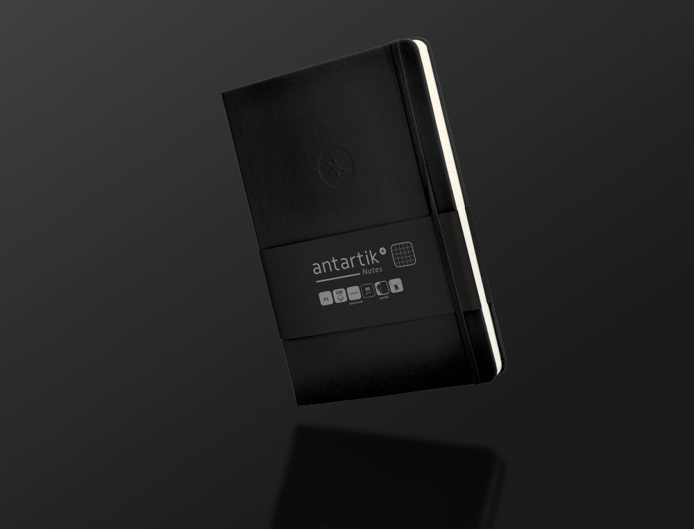 CUADERNO CON GOMILLA ANTARTIK NOTES TAPA DURA A5 HOJAS CUADRICULA NEGRO 100 HOJAS 80 GR FSC