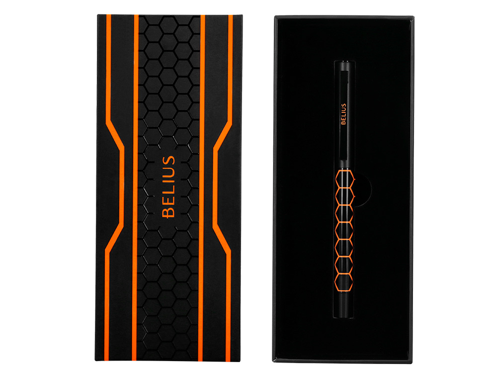 BOLIGRAFO BELIUS LEGACY ALUMINIO DISEÑO HEXAGONO NARANJA CUERPO NEGRO TINTA COLOR AZUL CAJA DE DISEÑO