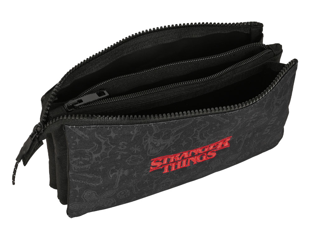 BOLSO ESCOLAR PORTATODO SAFTA TRIPLE STRANGER THINGS 120X220X30 MM