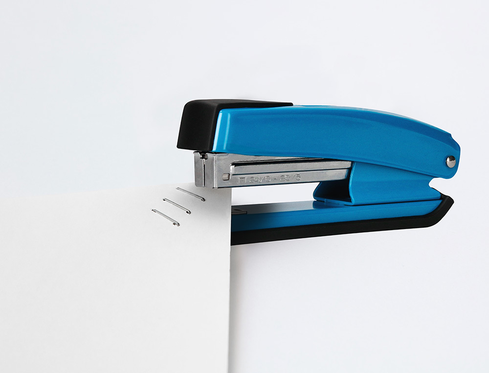 GRAPADORA Q-CONNECT KF02149 METALICA AZUL CAPACIDAD 20 HOJAS
